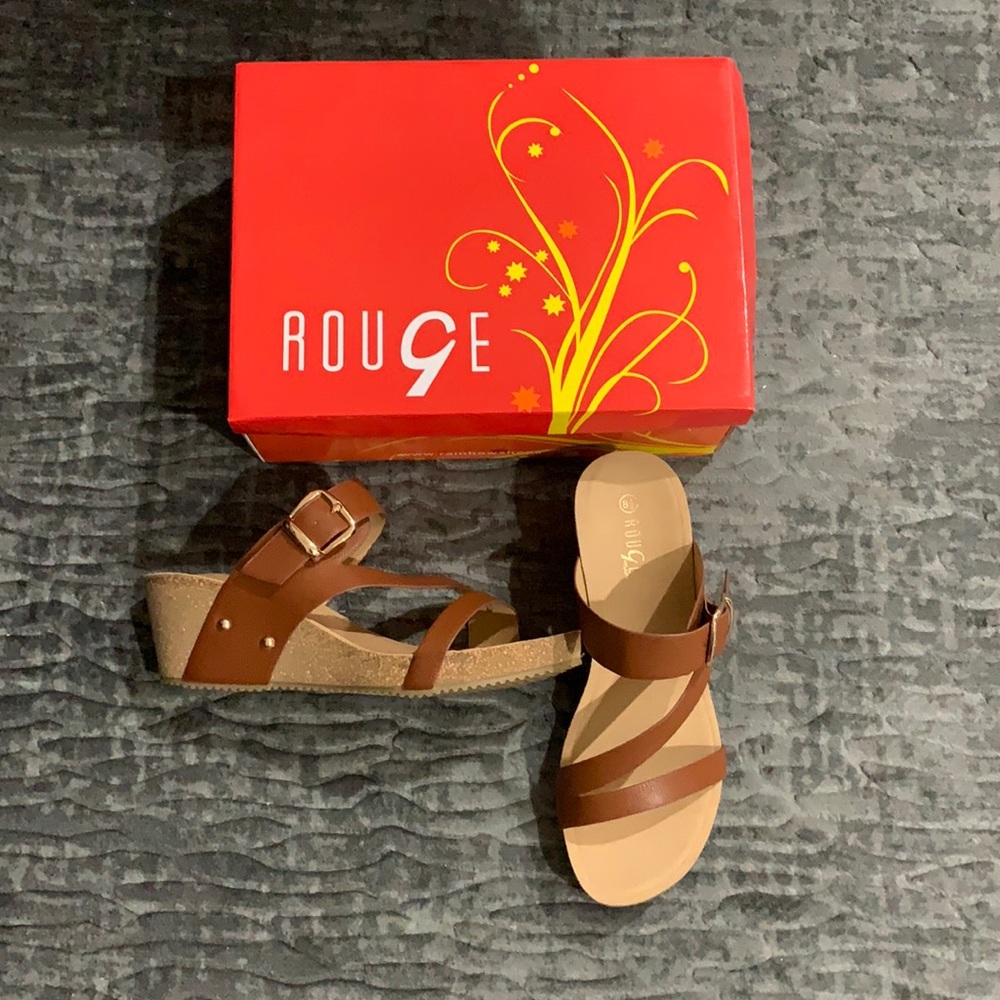 Rouge brown strap sandals size 8.5